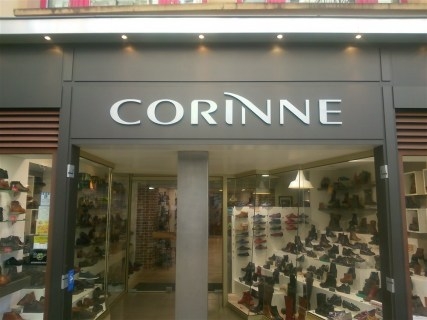 Lettres-PVC-Corinne-chaussures-Cherbourg-nggid0265-ngg0dyn-480x320x100-00f0w010c010r110f110r010t010